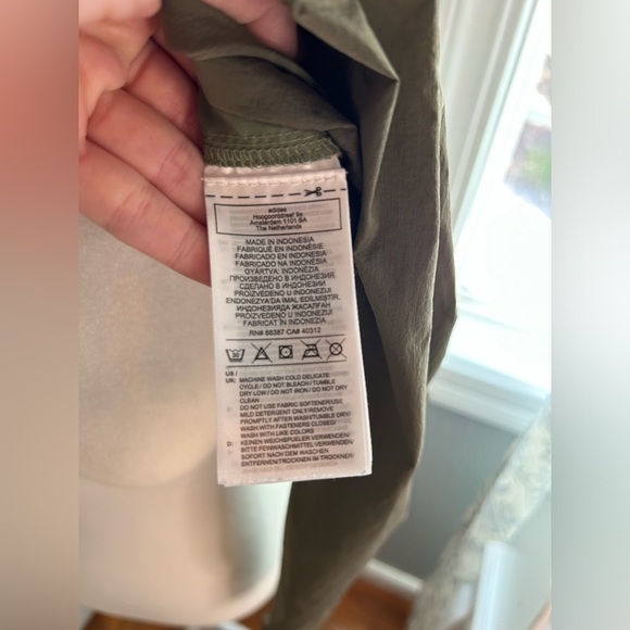 NWOT Adidas “wind rdy” hooded windbreaker legacy green size tagged xs fits small - Picture 12 of 16